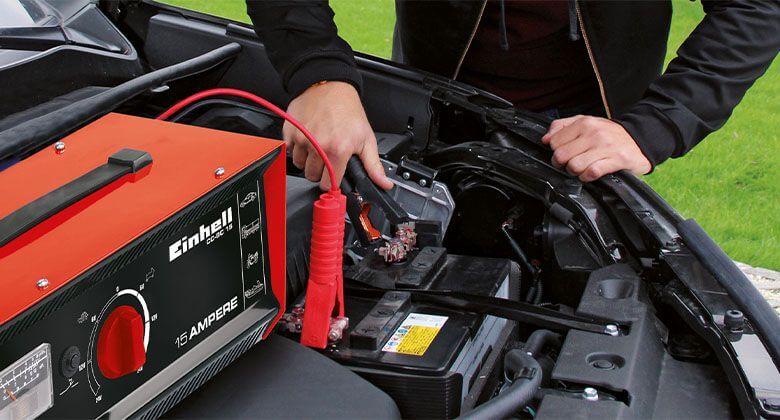 Auto Batterie lade gerät mit Halterung in Baden-Württemberg